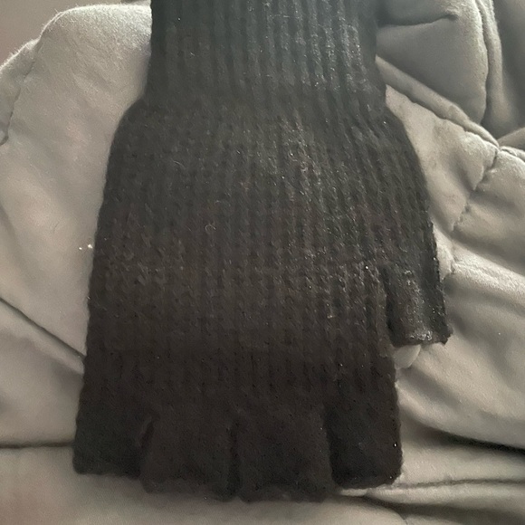 NEW!! Cashmere fingerless gloves w/ button (convertible to mittens) - Picture 5 of 13